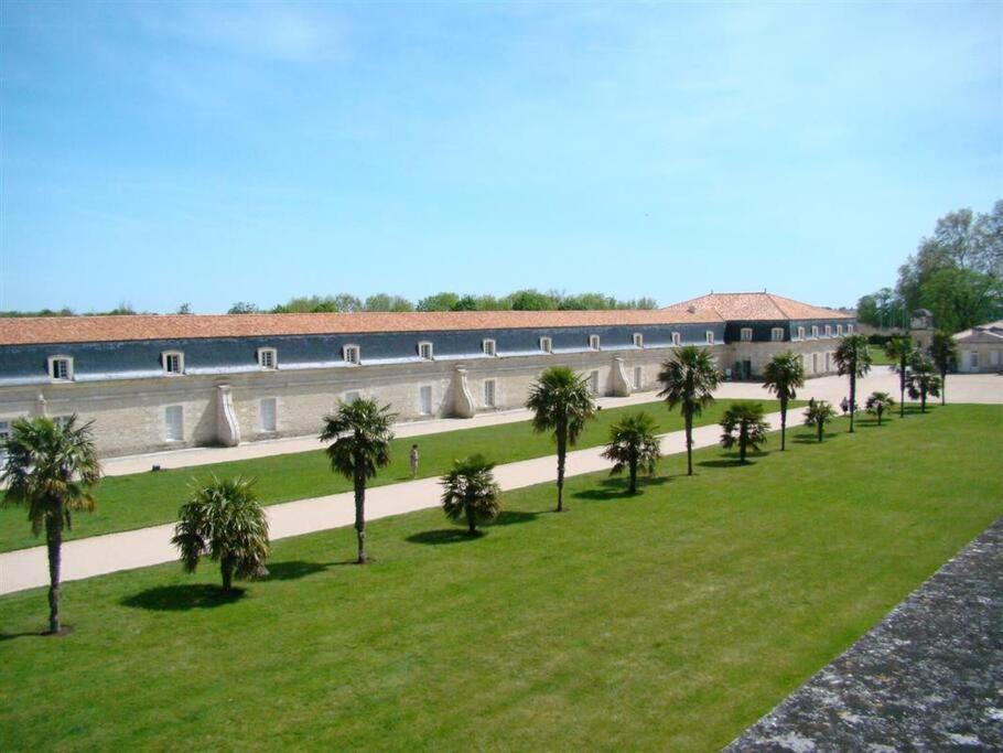 T2 Meuble Pour Curistes, Vacanciers Et Stagiaires โรชฟอร์ ภายนอก รูปภาพ