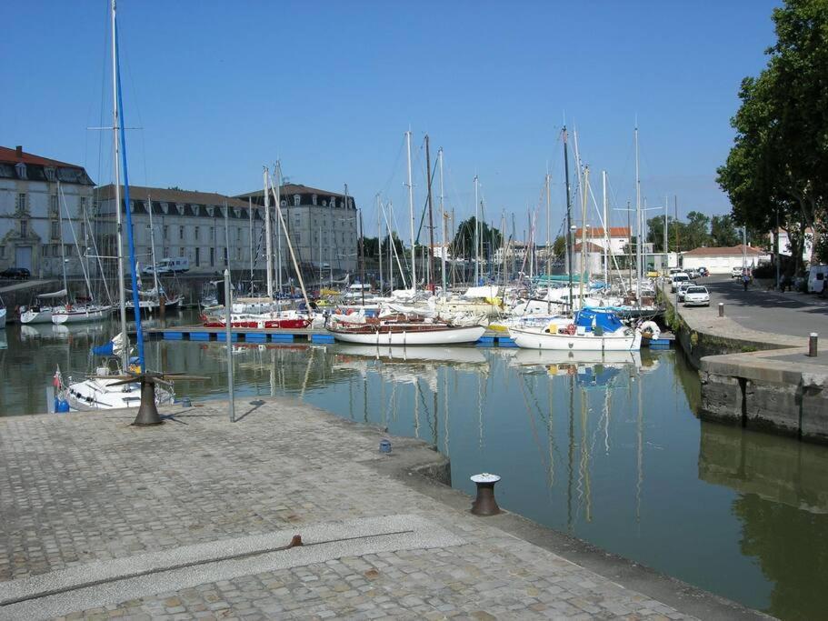 T2 Meuble Pour Curistes, Vacanciers Et Stagiaires โรชฟอร์ ภายนอก รูปภาพ