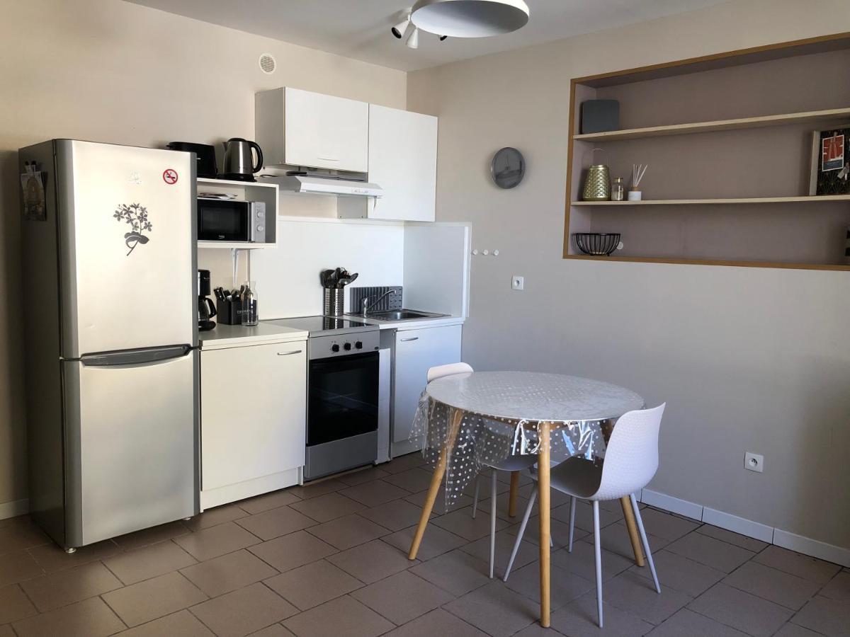 T2 Meuble Pour Curistes, Vacanciers Et Stagiaires โรชฟอร์ ภายนอก รูปภาพ